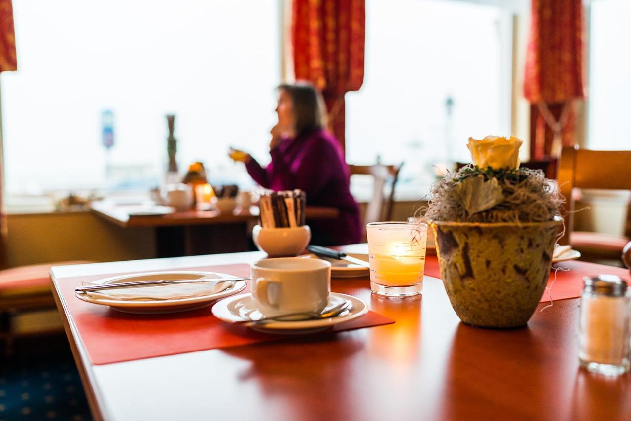 בורקום Strandhotel Ostfriesenhof מראה חיצוני תמונה